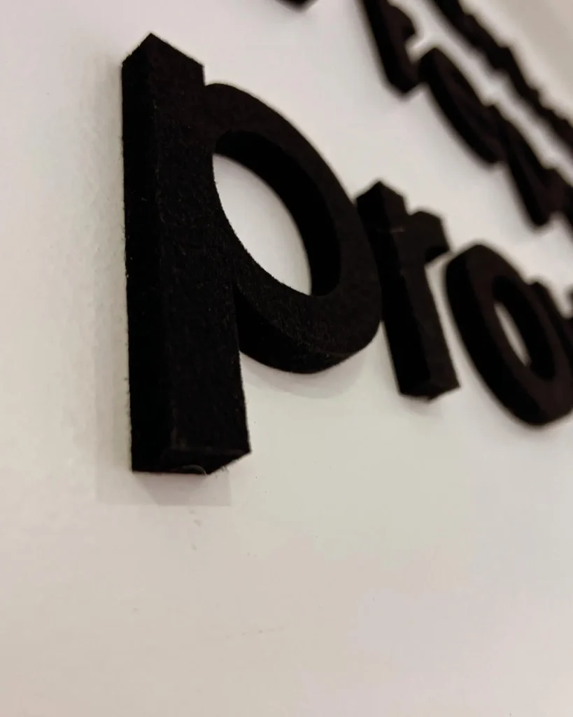 Vilt letters, Deze Vilt letters worden door Pieter Plakt op maat gesneden. En zijn in diverse kleuren verkrijgbaar.